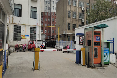 福泰华公寓套一精装20万43m2出售